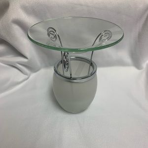 The White Barn Candle Co. white transparent glass fragrance oil warmer